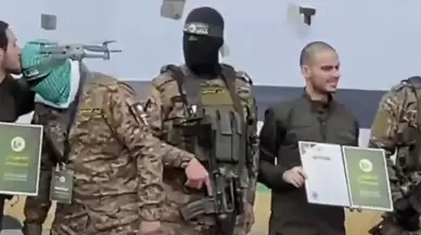 İsrailli esir serbest bırakılırken Hamas savaşçısını alnından öptü