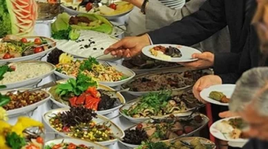 İftarda fazla yemekten kaçınmak için uzmandan öneriler!