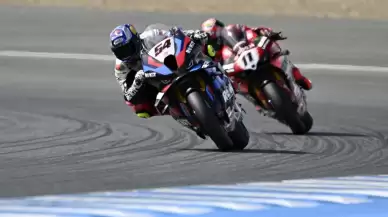 Toprak Razgatlıoğlu, podyumla başladı