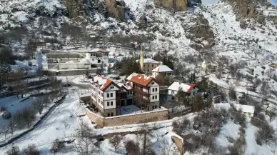 Gümüşhane'nin tarihi Süleymaniye Mahallesi karlarla kaplandı