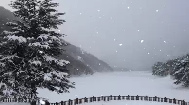 Boraboy Gölü Tabiat Parkı, kar yağışı sonrası masalsı bir manzaraya büründü