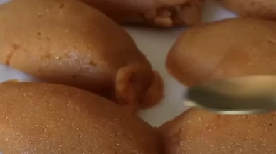 Kıvamı şaşmayan irmik helvasının püf noktası: 1 kaşıkla ağızda dağılıyor!