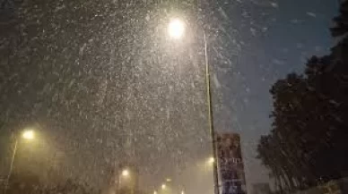 İstanbul'da  kar yağışı sürüyor