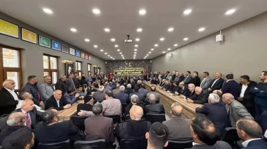 MHP Erzurum'da bayramlaşma töreni: Partililer yoğun ilgi gösterdi