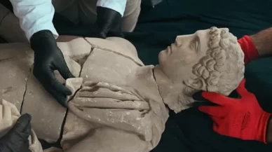 Bakan Ersoy, Aspendos Kazılarında ortaya çıkarılan Hermes Heykelini duyurdu