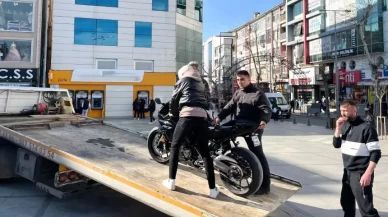 Çorlu’da plakasını kapatıp trafiği tehlikeye atan motosikletli yakalandı