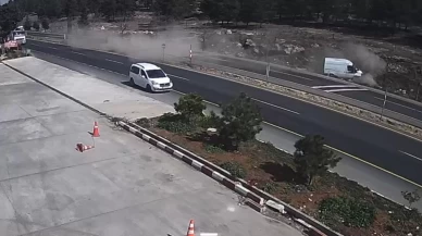 Şanlıurfa’da minibüs kayalıklara çarptı: 2 yaralı