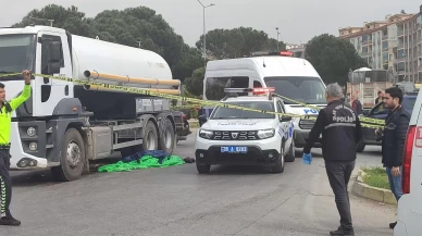 İzmir'de kamyonun çarptığı yaya öldü