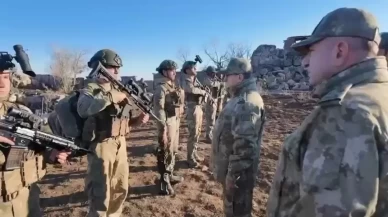 Kara Kuvvetleri Komutanı Orgeneral Bayraktaroğlu, sınırdaki Mehmetçikle iftar açtı