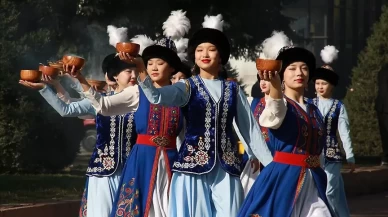 Kırgızistan'da halk, Nevruz geleneğini meydanlarda yaşatıyor