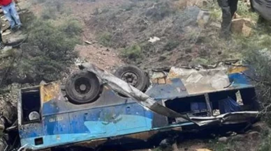 Bolivya'da iki yolcu otobüsünün çarpıştığı kazada 37 kişi öldü, 30 kişi yaralandı