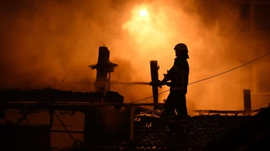 Edirne'de çıkan yangın, 2 müstakil evi harabeye çevirdi