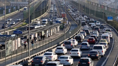 İstanbul'da cuma sabahı trafik çilesi! Hangi yollar kilitlendi