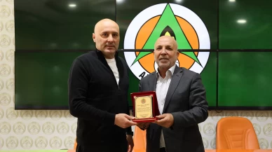 Alanyaspor'da Sami Uğurlu'ya plaketli veda