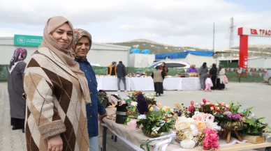 "Eli Yaman" çarşısında depremzede kadınlar el sanatlarını sergiliyor