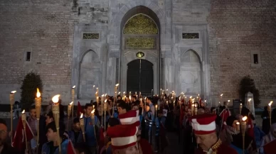 Mehter takımı Kadir Gecesi için "Kadir Alayı" töreni düzenledi