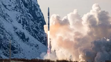 Uzay roketi kalkıştan 30 saniye sonra patladı