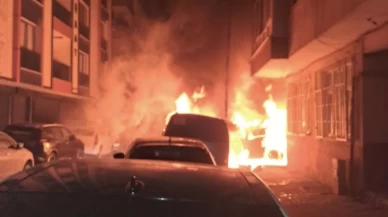 Bahçelievler'de yanan 6 araç kullanılamaz hale geldi