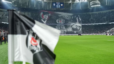 Beşiktaş tribünlerinde 122. yıl özel pankartı