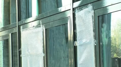 İBB binasında kırılan camlar naylon ile kapatıldı