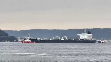 Çanakkale Boğazı'nda arızalanan tanker güvenli bölgeye demirletildi