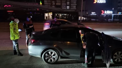 Çorum'da dur ihtarına uymayarak kaçan 2 kişi polis kovalamacasıyla yakalandı