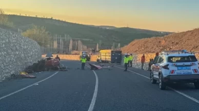 Uşak'ta kamyonetle çarpışan otomobildeki baba oğul öldü