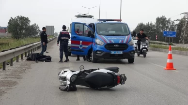 Adana Ceyhan'da bariyerlere çarpan motosiklet sürücüsü yaşamını yitirdi