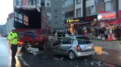 Kayseri'de feci kaza! Kamyona çarpan otomobildeki karı-kocayı ölüm ayırdı