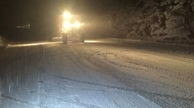Antalya-Konya karayolunda kar kalınlığı 10 santimetreye ulaştı