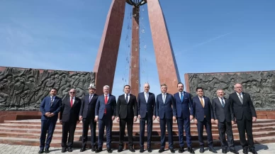 TBMM Başkanı Kurtulmuş'tan Ata-Beyit Ulusal Tarih ve Anıt Kompleksi'ne ziyaret