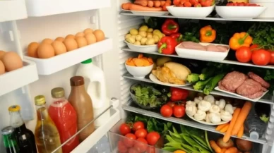 Sebze ve Meyvelerin 2 Hafta Dayanmasını Sağlayan Yöntem Buymuş! Suda Bekletmeye ya da Peçeteye Sarmaya Son