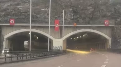 Stockholm'de Hitler'in doğum günü için Nazi bayrakları asıldı!