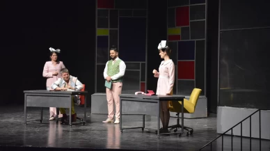 Bursa'da "Hevesi Kursağında Kalanlar Kulübü" adlı oyun sahnelendi