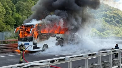 Otoyolda seyir halindeki otobüste yangın