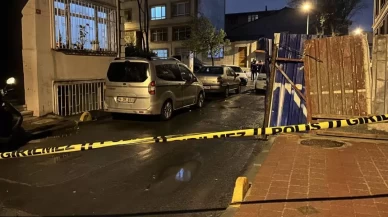 Fatih’te tartıştığı kişiyi bıçakla yaralayan şahıs, polise de saldırmaya çalıştı