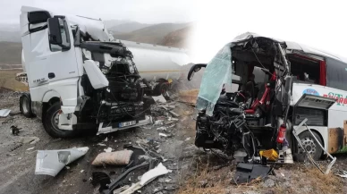 Hakkari'de feci kaza: Otobüs ile yakıt tankeri çarpıştı