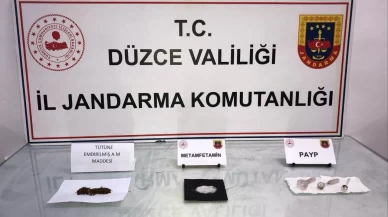 Uyuşturucuyu elleriyle jandarmaya teslim etti