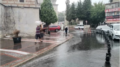 Kırklareli'nde sağanak su birikintilerine sebep oldu