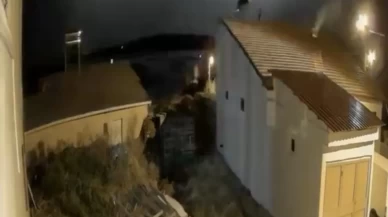 Elazığ’da şimşekler geceyi aydınlattı