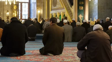 Hutbe esnasında salavat ve “amin” demek caiz mi? Diyanet’ten açıklama
