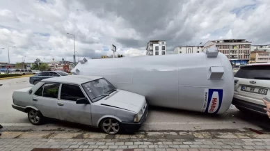 Kocaeli'de yola devrilen gaz depolama tankı ulaşımı aksattı