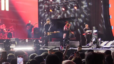 Adana’da Portakal Çiçeği Karnavalı coşkusu: Sakiler Grubu sahneyi salladı