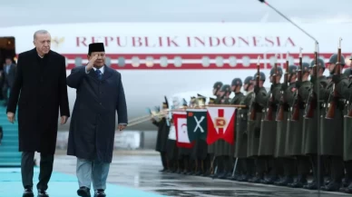 Cumhurbaşkanı Erdoğan, Endonezya Cumhurbaşkanı Subianto’yu törenle karşıladı