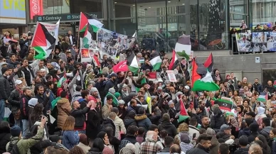 İsveç'te yüzlerce kişi Filistin'e destek için toplandı