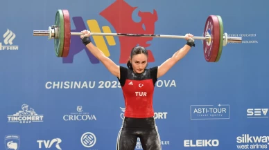 Milli halterci Cansel Özkan'dan bronz madalya