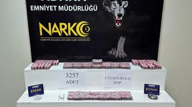 Adana'da narkotik operasyonu: 3 bin 257 uyuşturucu hap ele geçirildi