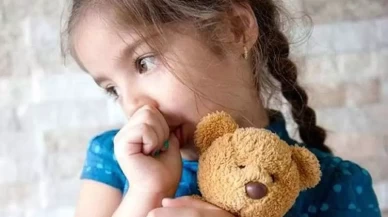 Parmak değil, ilgiyi emiyor! Uzmanlardan ebeveynlere kritik uyarı