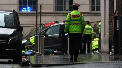 Araçla kalabalığa dalan İngiliz, cinayete teşebbüs ve uyuşturucu suçlarından gözaltında