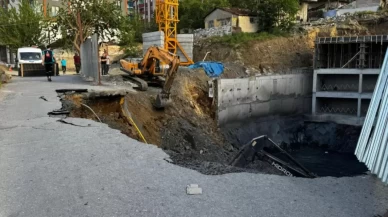 Gaziosmanpaşa'da yol çöktü